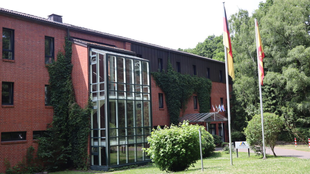 Front view of the DJH Jugendherberge Bonn
